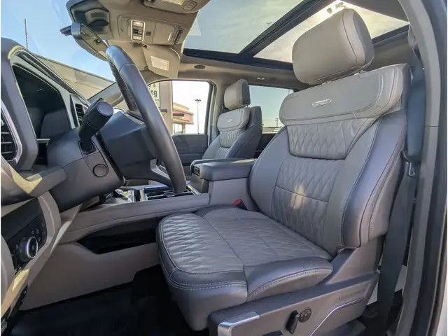 2025 Ford F-350 Platinum 8' Box/6.7L/Pano/Touch Nav/Camera - Photo 17