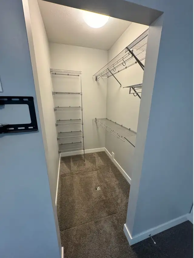 6 bed, 3/5 bath - Magic Estates Rental - Photo 22