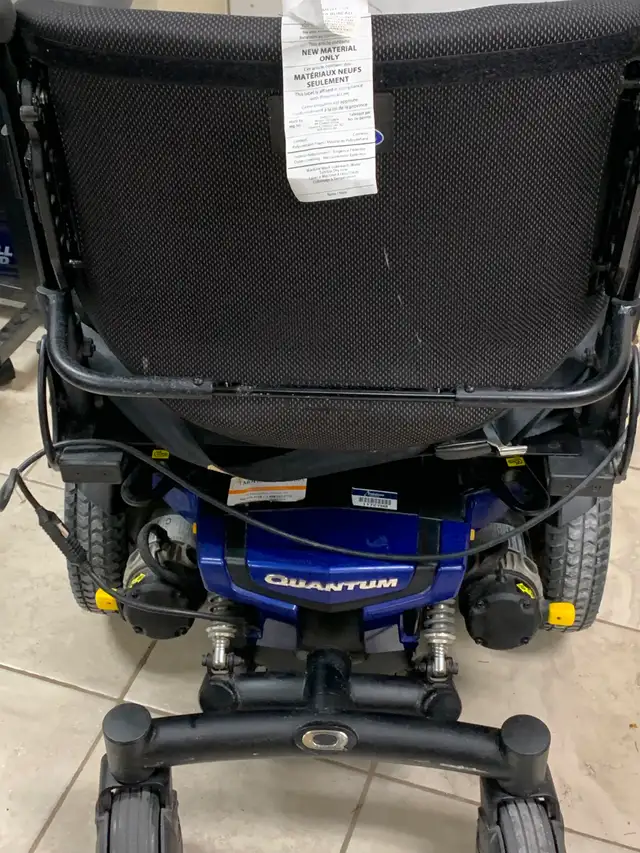 jazzy power wheelchair with new batteries for $800 - Photo 3