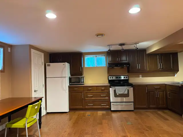 Very Beautiful and Modern 1 Bedrooms suite in Basement for rent - Photo 3