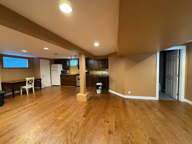 Very Beautiful and Modern 1 Bedrooms suite in Basement for rent - Photo 4
