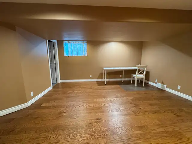 Very Beautiful and Modern 1 Bedrooms suite in Basement for rent - Photo 5