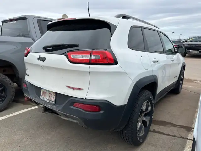 2016 Jeep Cherokee Trailhawk - Bluetooth - $254 B/W - Photo 4