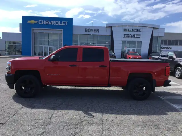 2017 Chevrolet Silverado 1500 - Photo 2