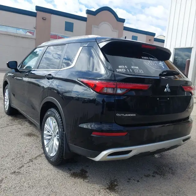 2022 Mitsubishi Outlander - Photo 4