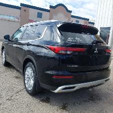 2022 Mitsubishi Outlander - Photo 4
