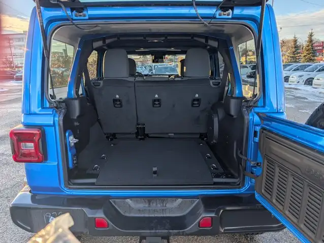 2025 Jeep Wrangler Sahara - Photo 3