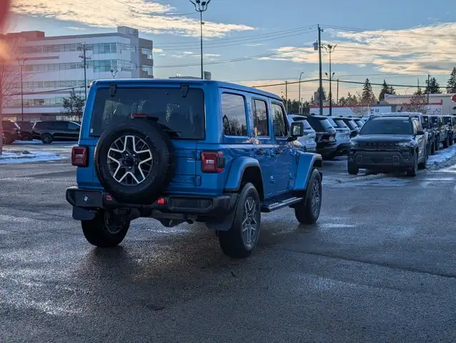 2025 Jeep Wrangler Sahara - Photo 4