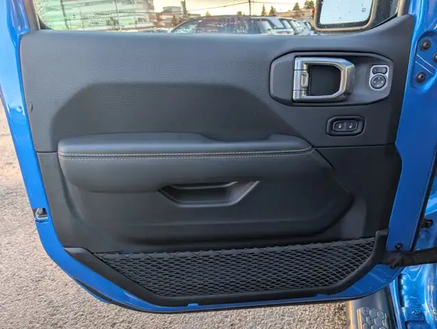 2025 Jeep Wrangler Sahara - Photo 12
