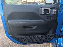 2025 Jeep Wrangler Sahara - Photo 12