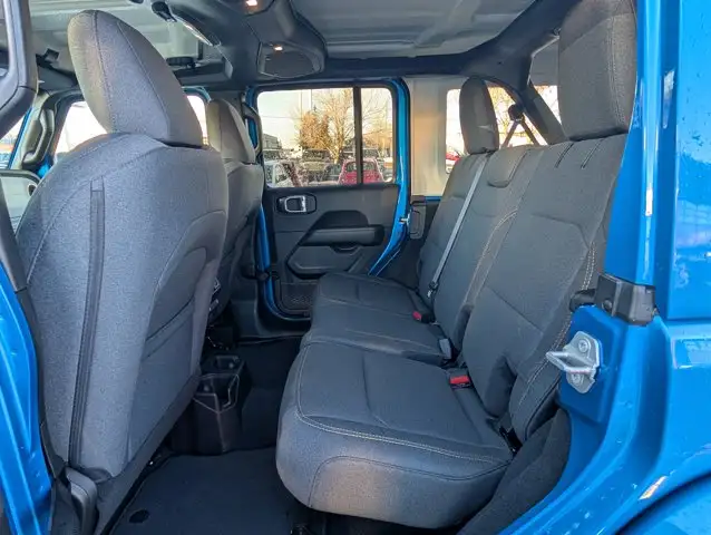 2025 Jeep Wrangler Sahara - Photo 15