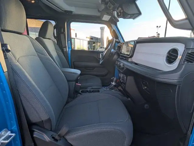 2025 Jeep Wrangler Sahara - Photo 16
