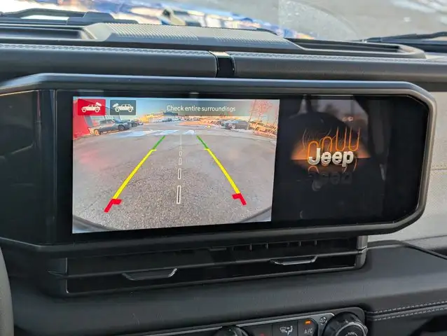 2025 Jeep Wrangler Sahara - Photo 23