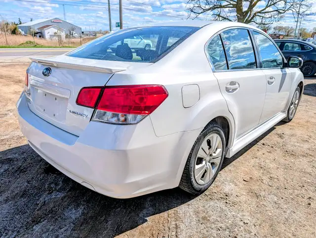 2014 Subaru Legacy 2.5i Premium | Heated seats! | One owner! | C - Photo 4