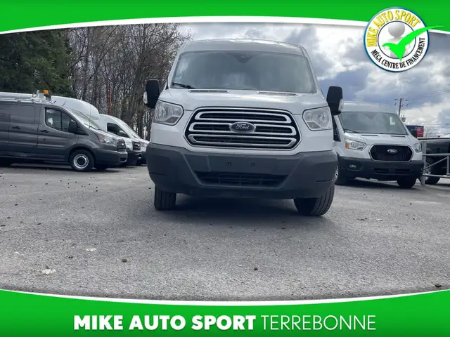 Ford Transit Van T-250 toit moyen 148 po PNBV de 9 000 lb porte