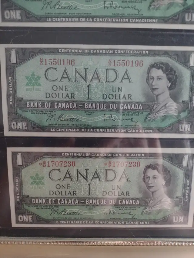 Framed 1967 Canadian centennial set unc. Coins and 3 $1.00 bills - Photo 3