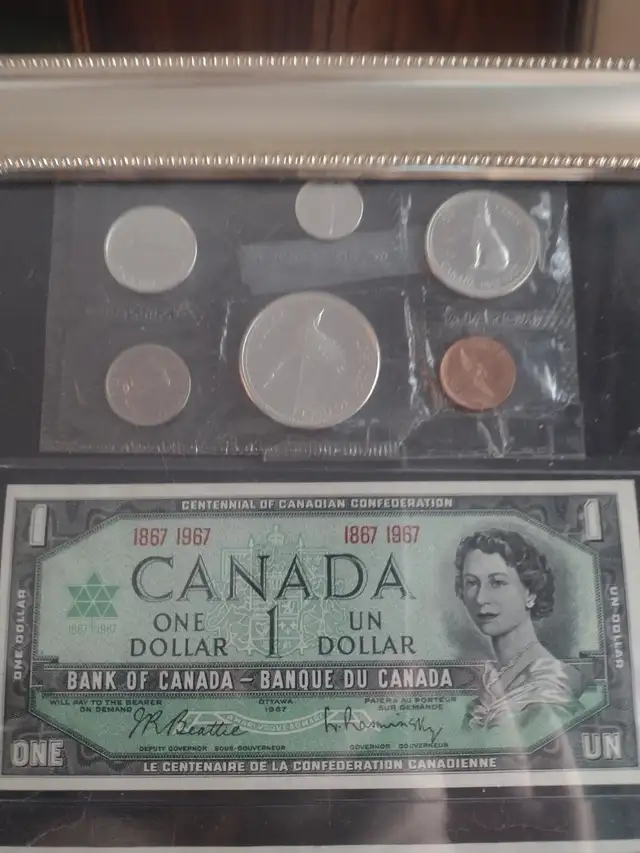 Framed 1967 Canadian centennial set unc. Coins and 3 $1.00 bills - Photo 4
