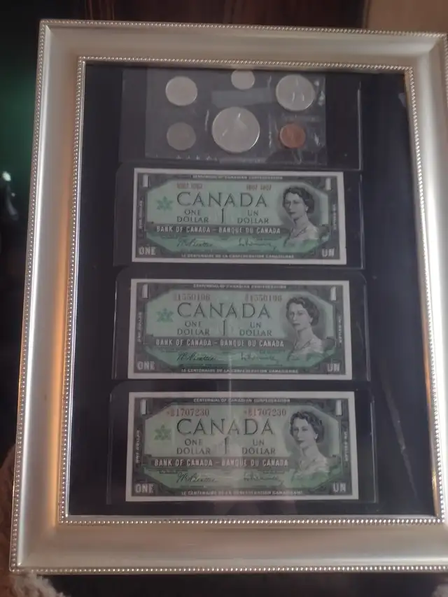 Framed 1967 Canadian centennial set unc. Coins and 3 $1.00 bills - Photo 5