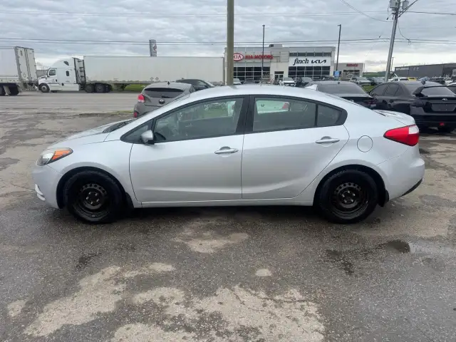 2016 Kia Forte LX, AUTO, SEDAN, 4 CYL, GREAT ON FUEL, CERTIFIED - Photo 3