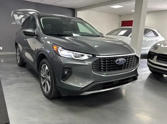 2025 Ford Escape Platinum AWD - Photo 2