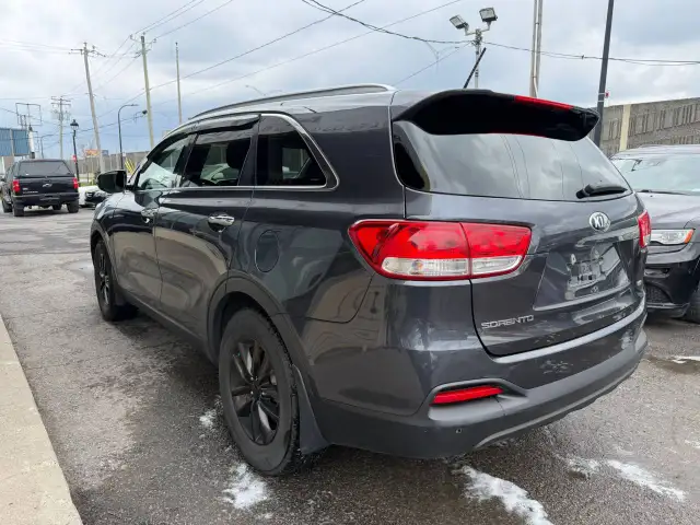2016 KIA Sorento LX / 4 CYLINDRES / AUTOMATIQUE / - Photo 5