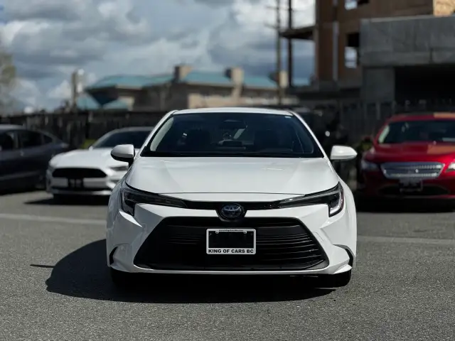 2025 TOYOTA COROLLA - Photo 2
