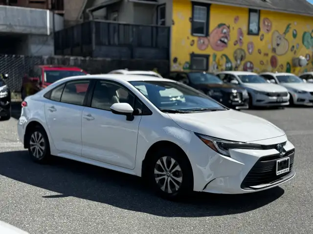 2025 TOYOTA COROLLA - Photo 3