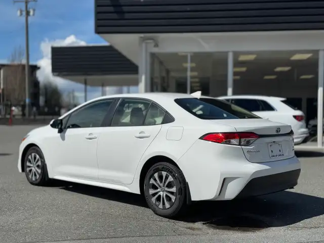 2025 TOYOTA COROLLA - Photo 4
