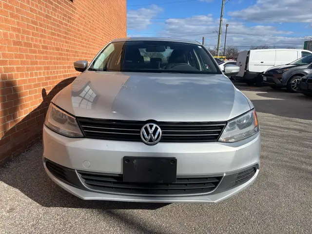 2011 Volkswagen Jetta 4dr 2.5L Auto Comfortline - Photo 2