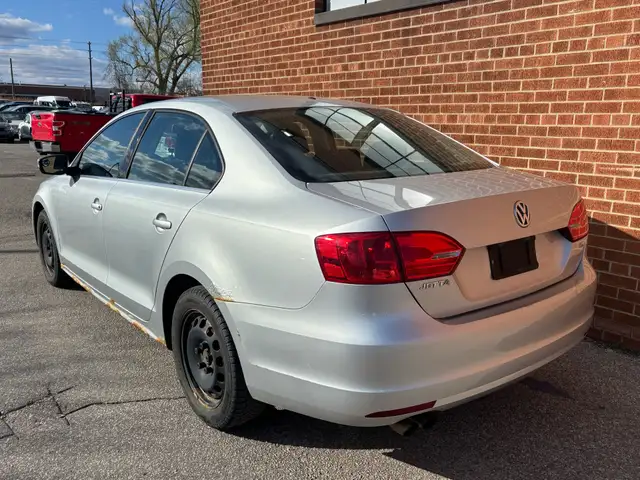 2011 Volkswagen Jetta 4dr 2.5L Auto Comfortline - Photo 4