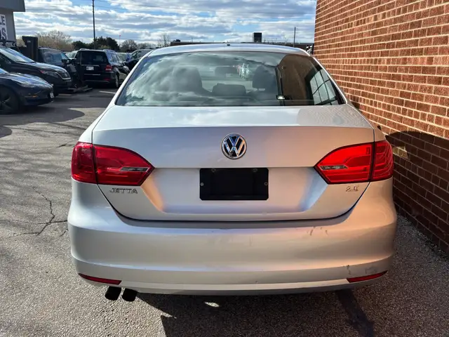 2011 Volkswagen Jetta 4dr 2.5L Auto Comfortline - Photo 5