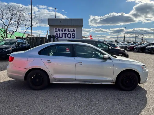 2011 Volkswagen Jetta 4dr 2.5L Auto Comfortline - Photo 7
