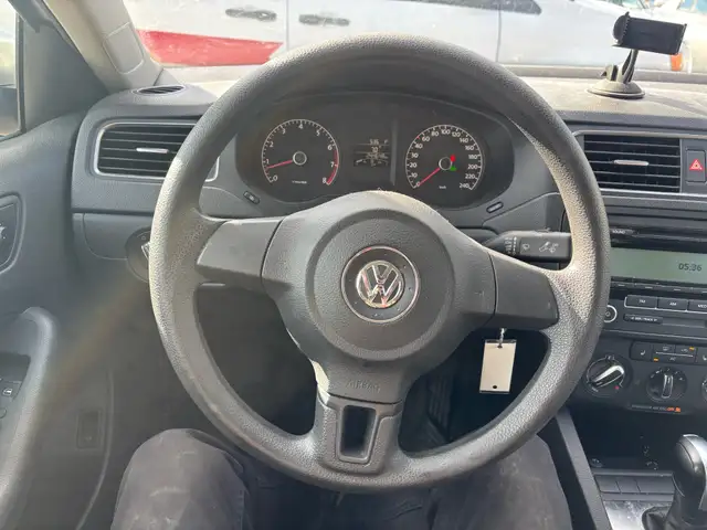 2011 Volkswagen Jetta 4dr 2.5L Auto Comfortline - Photo 11