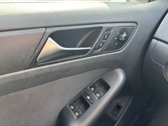2011 Volkswagen Jetta 4dr 2.5L Auto Comfortline - Photo 13