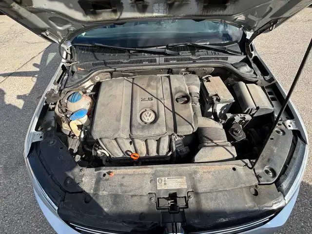 2011 Volkswagen Jetta 4dr 2.5L Auto Comfortline - Photo 25