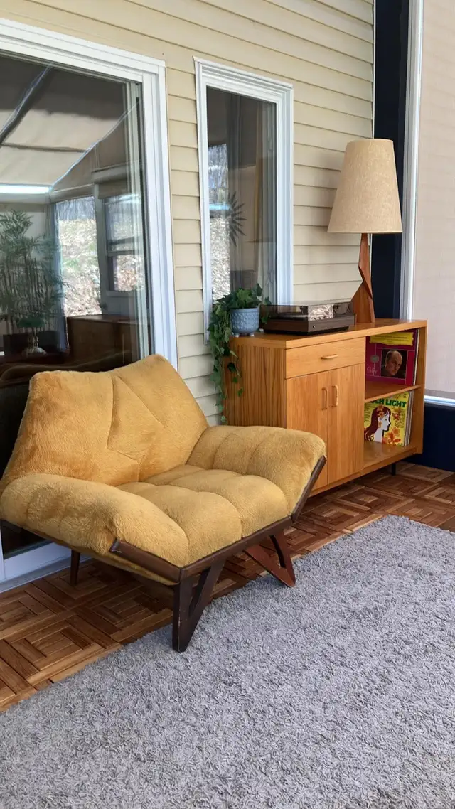 Mid century. Crédence, buffet disque vinyle. Teak Teck lamp NOT