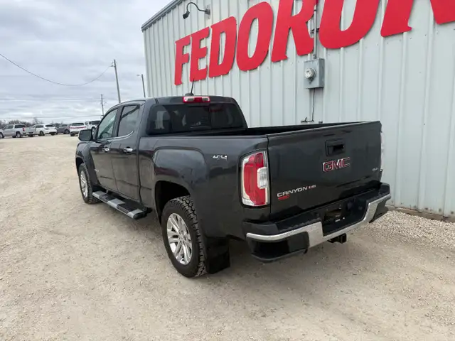 2017 GMC Canyon SLT Crew Cab 4WD - Photo 2