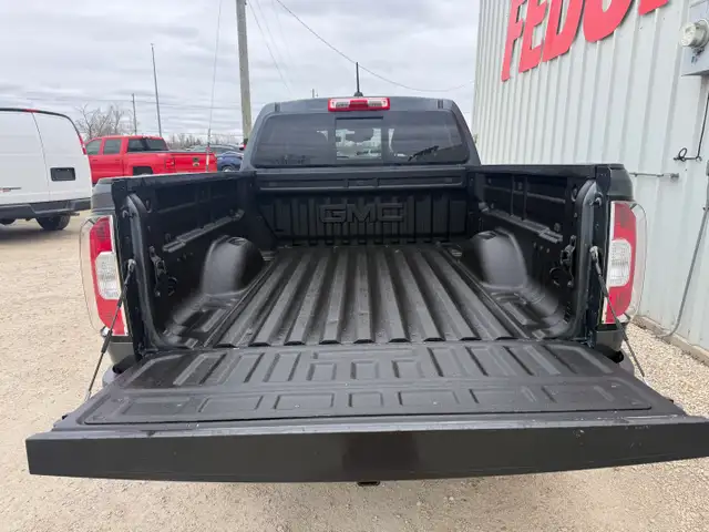 2017 GMC Canyon SLT Crew Cab 4WD - Photo 5