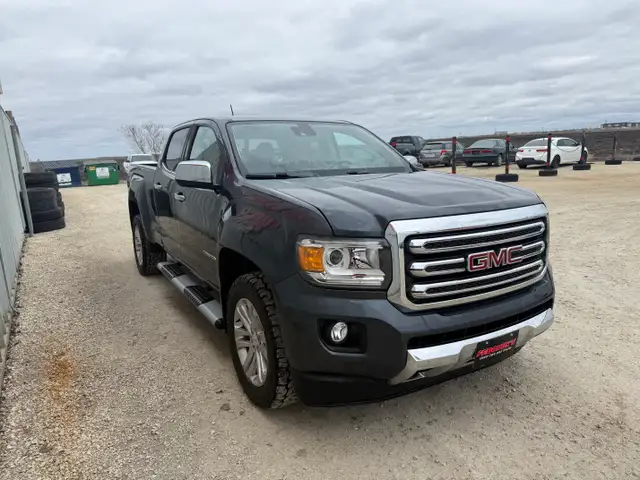 2017 GMC Canyon SLT Crew Cab 4WD - Photo 6