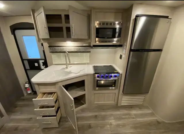 Catalina Legacy Édition 323BHDS 2022 - Photo 8