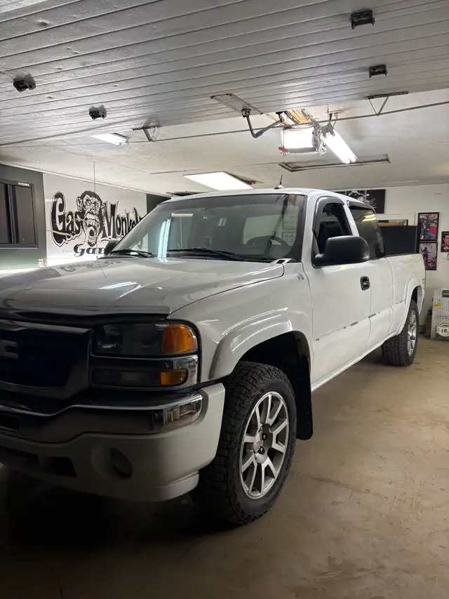 2005 Gmc Sierra Slt Z71 4x4 Extended cab(302,000k)$2400