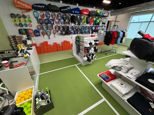 Tennis Retail store- IN VAUGHAN ONTARIO - Photo 2