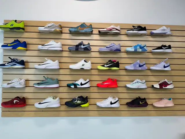Tennis Retail store- IN VAUGHAN ONTARIO - Photo 3