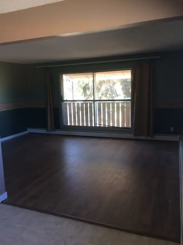 lg 3B/R suite, school across street - Photo 5