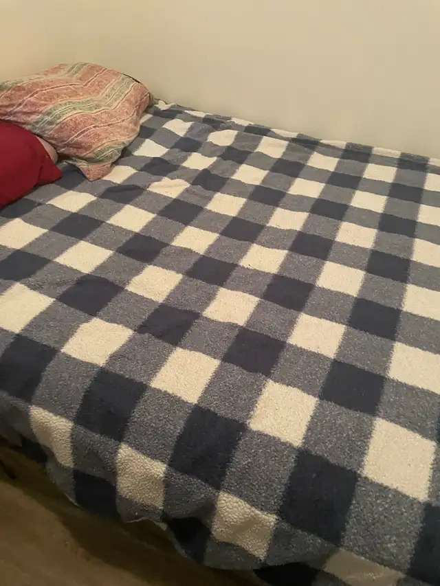Clean Room For Rent - Photo 8