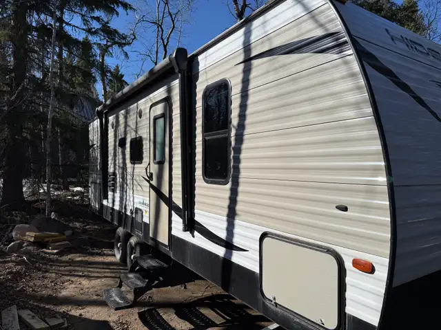 2019 Keystone Hideout 242 LHS - Photo 2