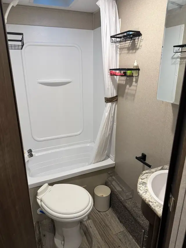 2019 Keystone Hideout 242 LHS - Photo 6