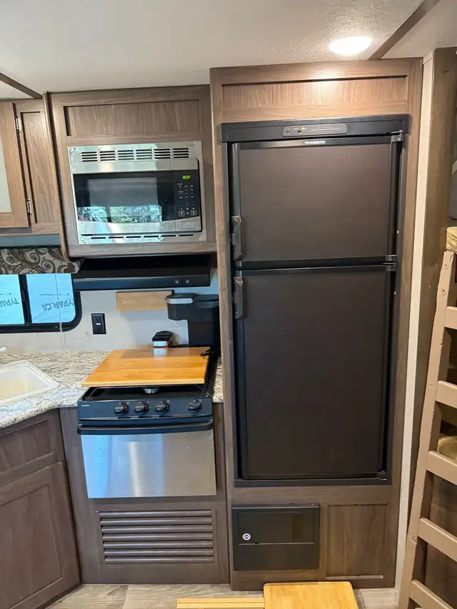 2019 Keystone Hideout 242 LHS - Photo 8