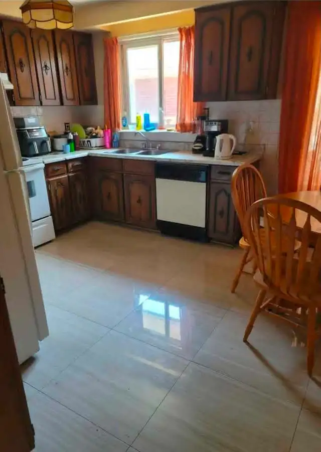 1 room near Erindale station road and Dundas near Westdale mall - Photo 3