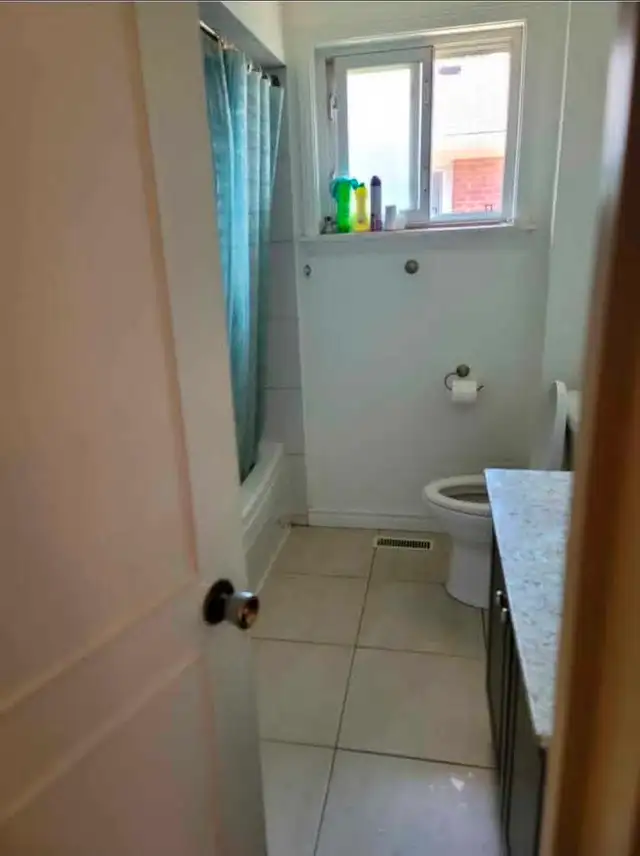 1 room near Erindale station road and Dundas near Westdale mall - Photo 4